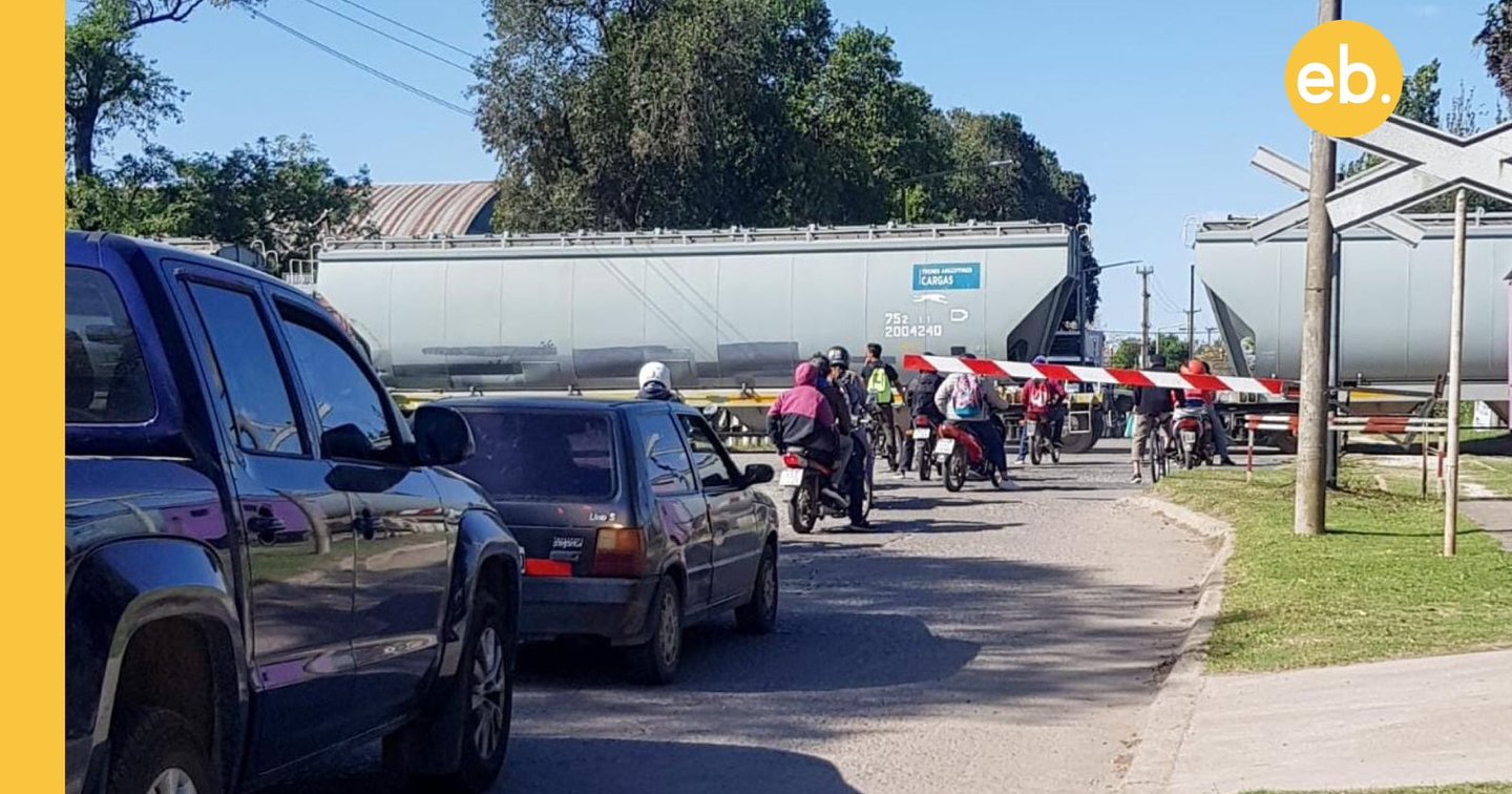 Sigue el “caos” por los pasos a nivel en las vías de Venado Tuerto